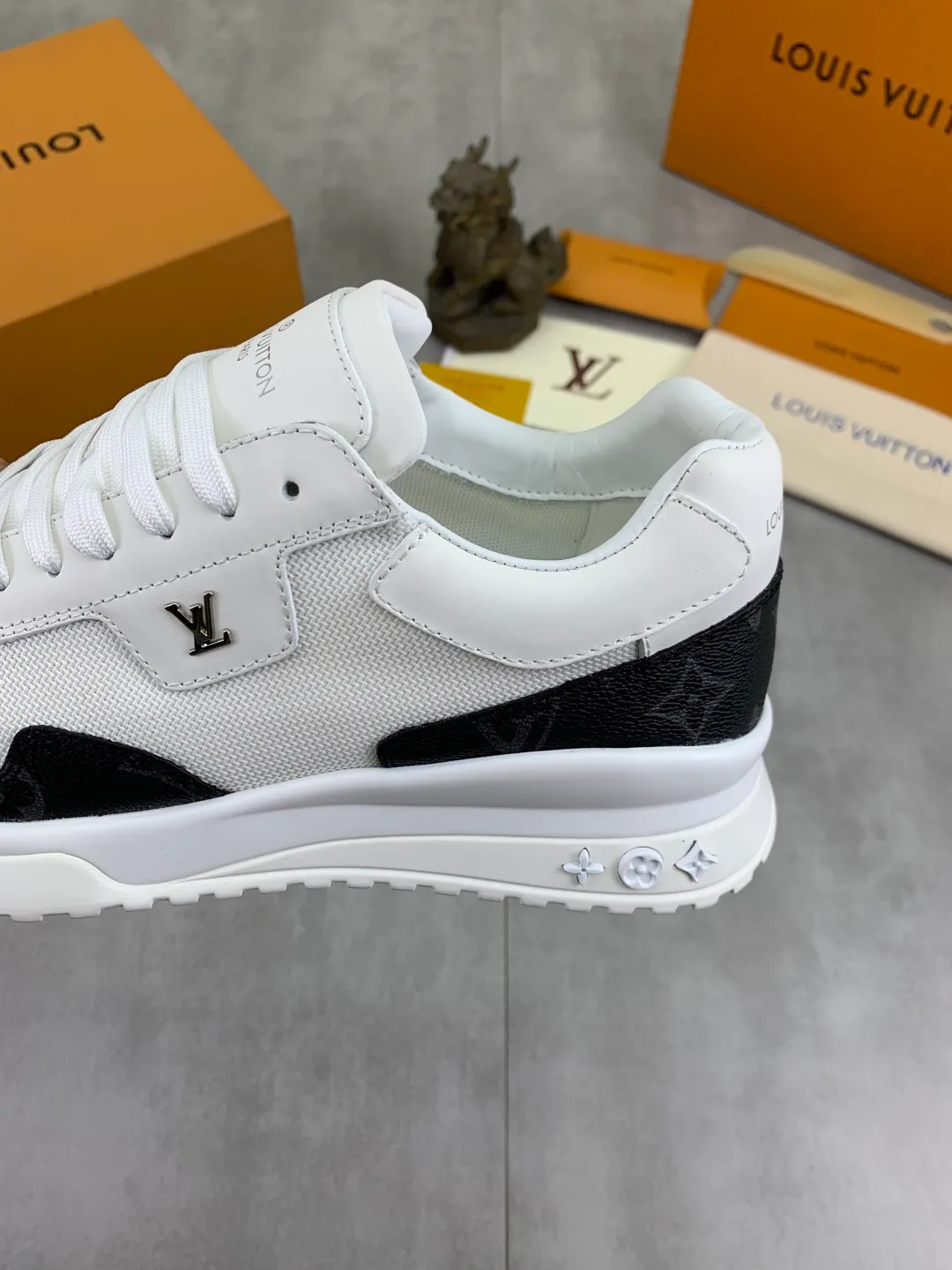Men's men's shoes P680 new style 💶[LOUIS VUITTON] (original order) new style 🍀LV Louis Vuitton * - top version of LV classic trendy shoes! Use imported original cowhide and water-dyed cowhide lining. The latest original wear-resistant TPU combination outsole! High quality products! Multiple colors available, code number: 38-44 (45 46 customized)